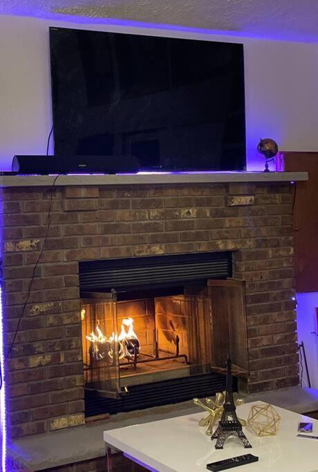 Ambiance - King Bed Cabin, Jetted-Tub & Fireplace Tobyhanna Exterior foto